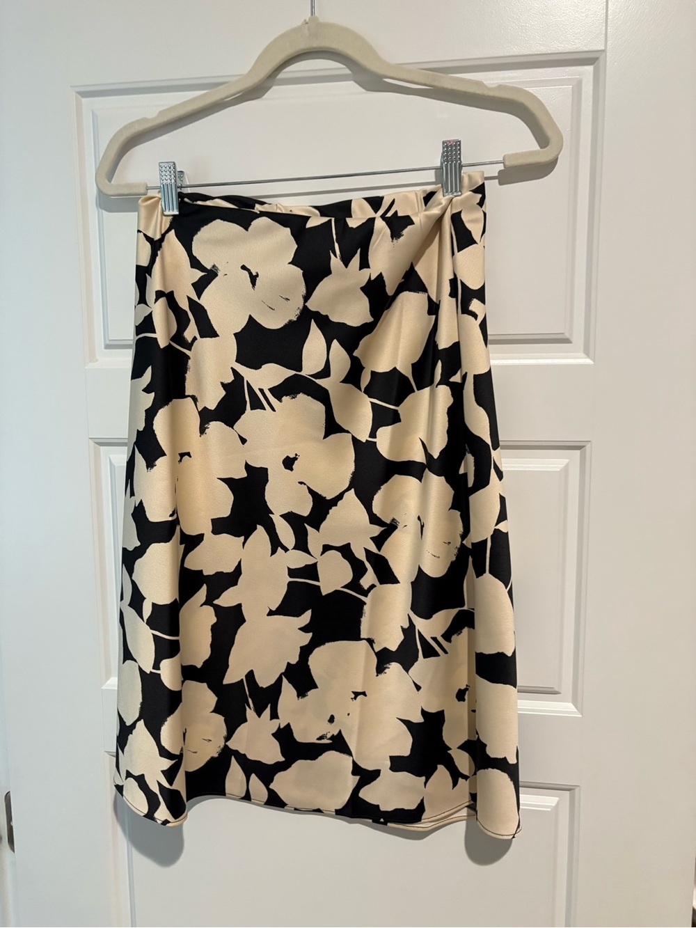 Ann Taylor Black and Cream Floral A-Line Skirt